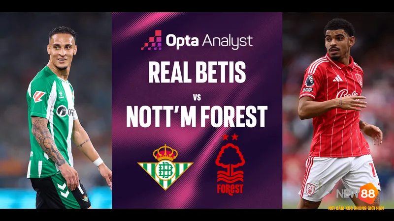Cầu thủ Real Betis vượt qua cầu thủ Nottingham trên sân cỏ